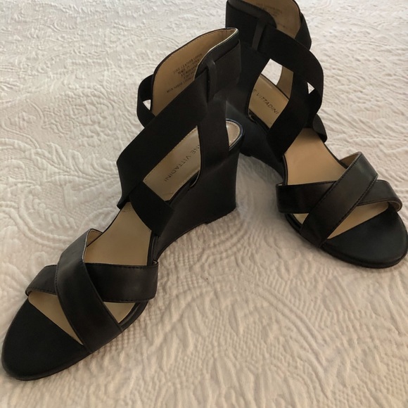 Adrianne Vittadini black wedge sandals - Picture 1 of 5